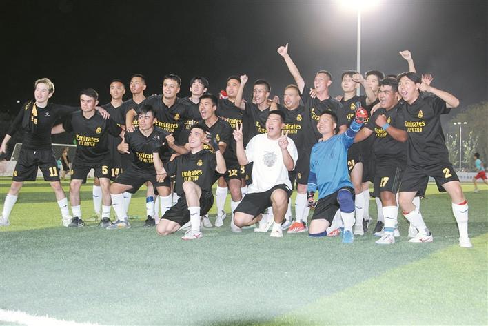 热血球员比拼！体育场上的激烈角逐！