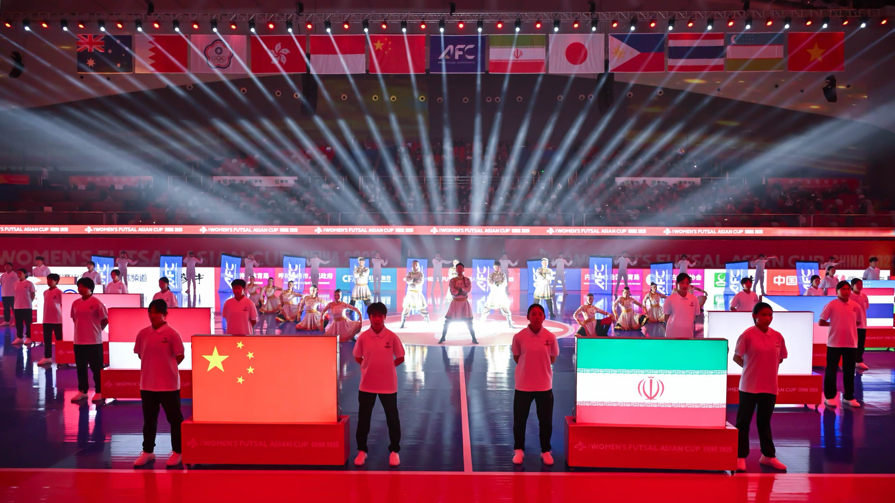 国际足球女子比赛落幕引关注