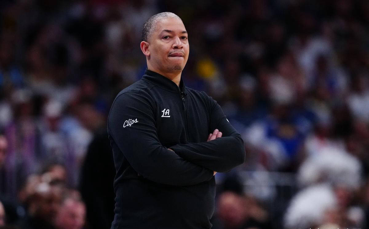 东道主出师不利！低迷表现让球迷心忧的简单介绍