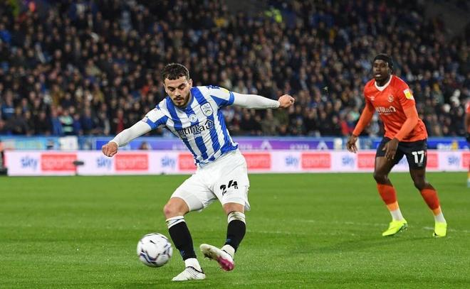 九游娱乐网站-诺里奇城队客场击败哈德斯菲尔联，一步成功保级