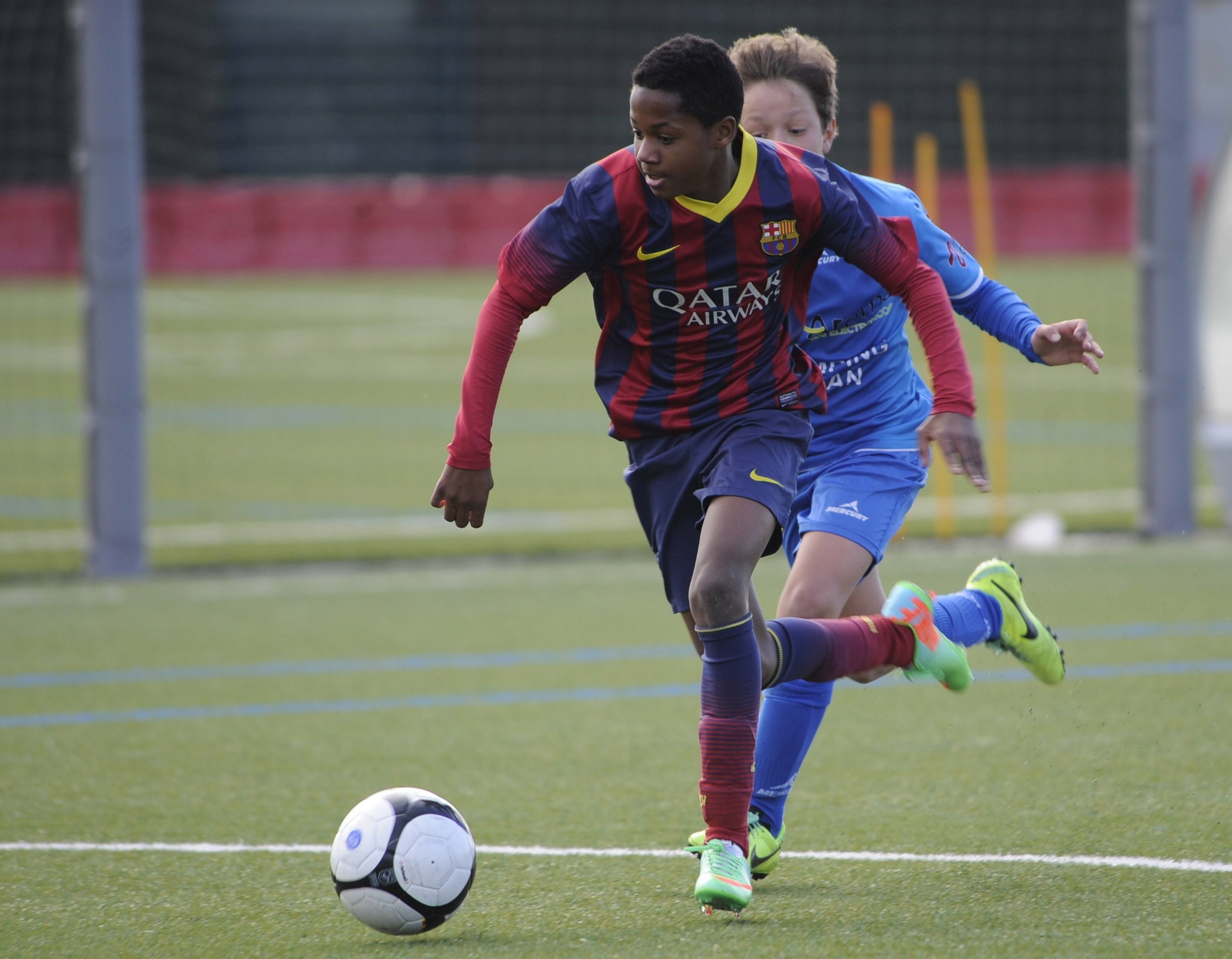 九游娱乐网页-精彩足球比赛抢眼亮相，展现出色表现