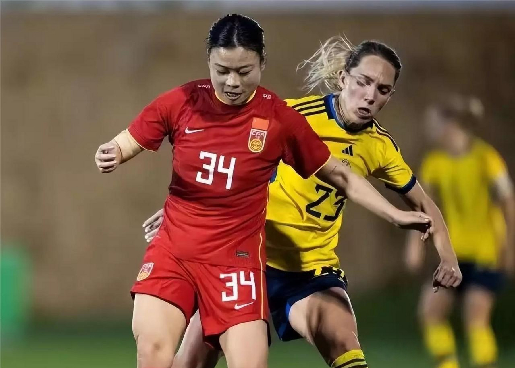 包含世界杯资格赛中决胜负，中国女足迎接挑战的词条