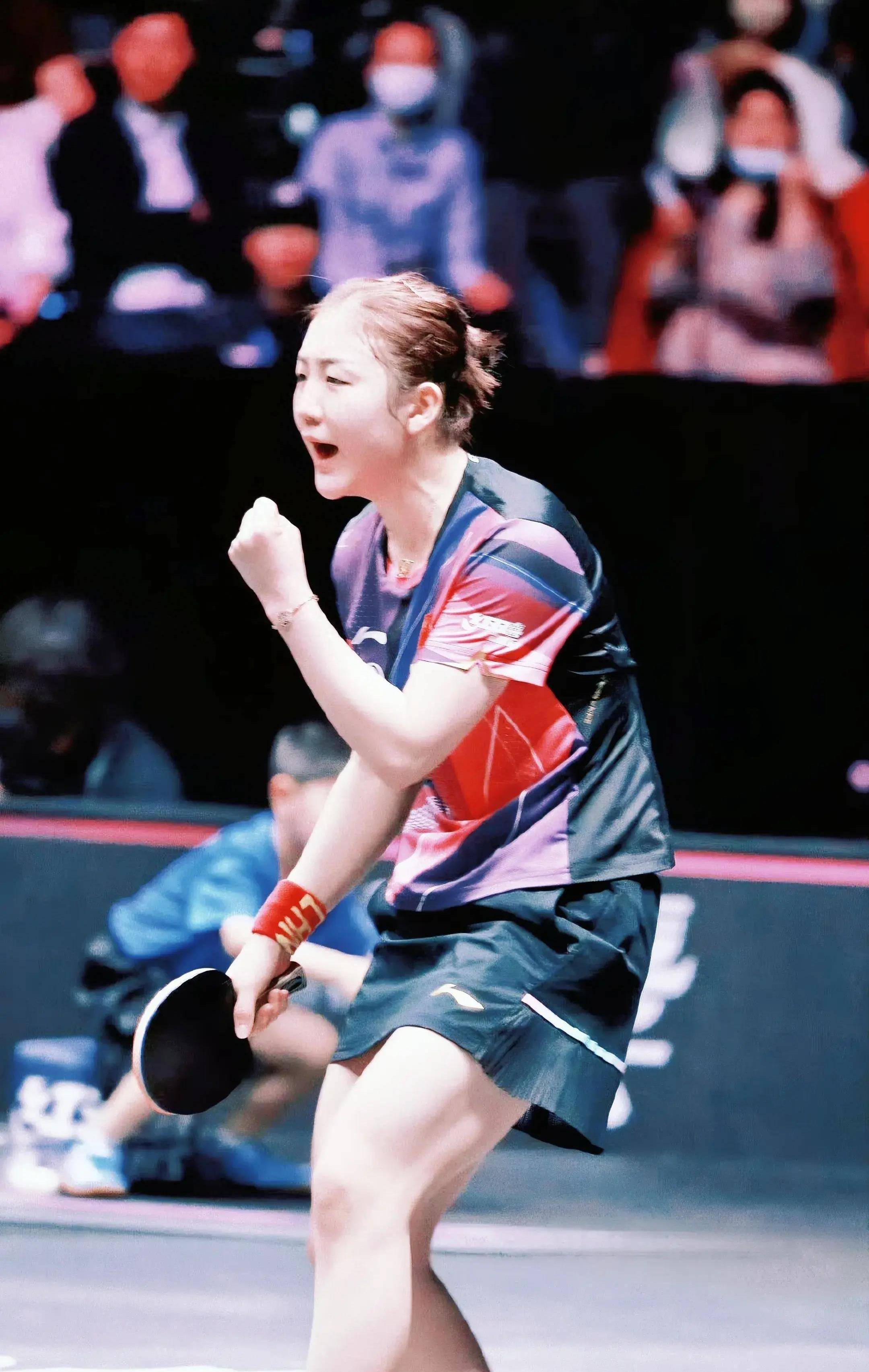 奥地利运动员战胜对手，卫冕冠军