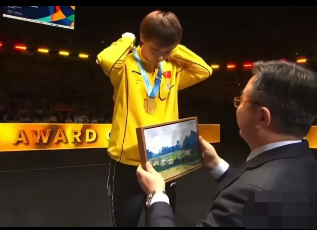 九游娱乐网站-哥伦比亚羽毛球选手登上冠军领奖台的简单介绍