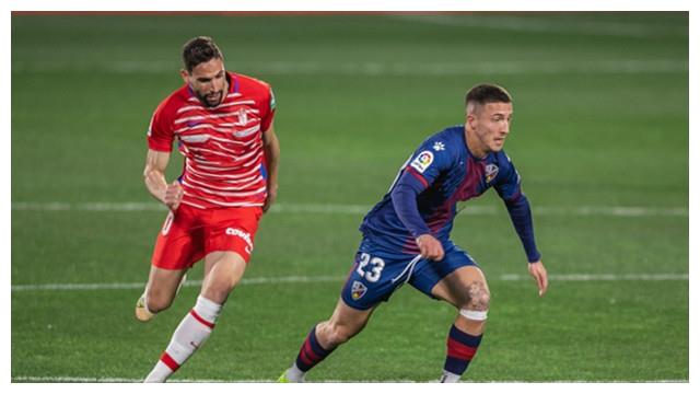 格拉纳达爆冷闯关：球队后防稳固取得三分