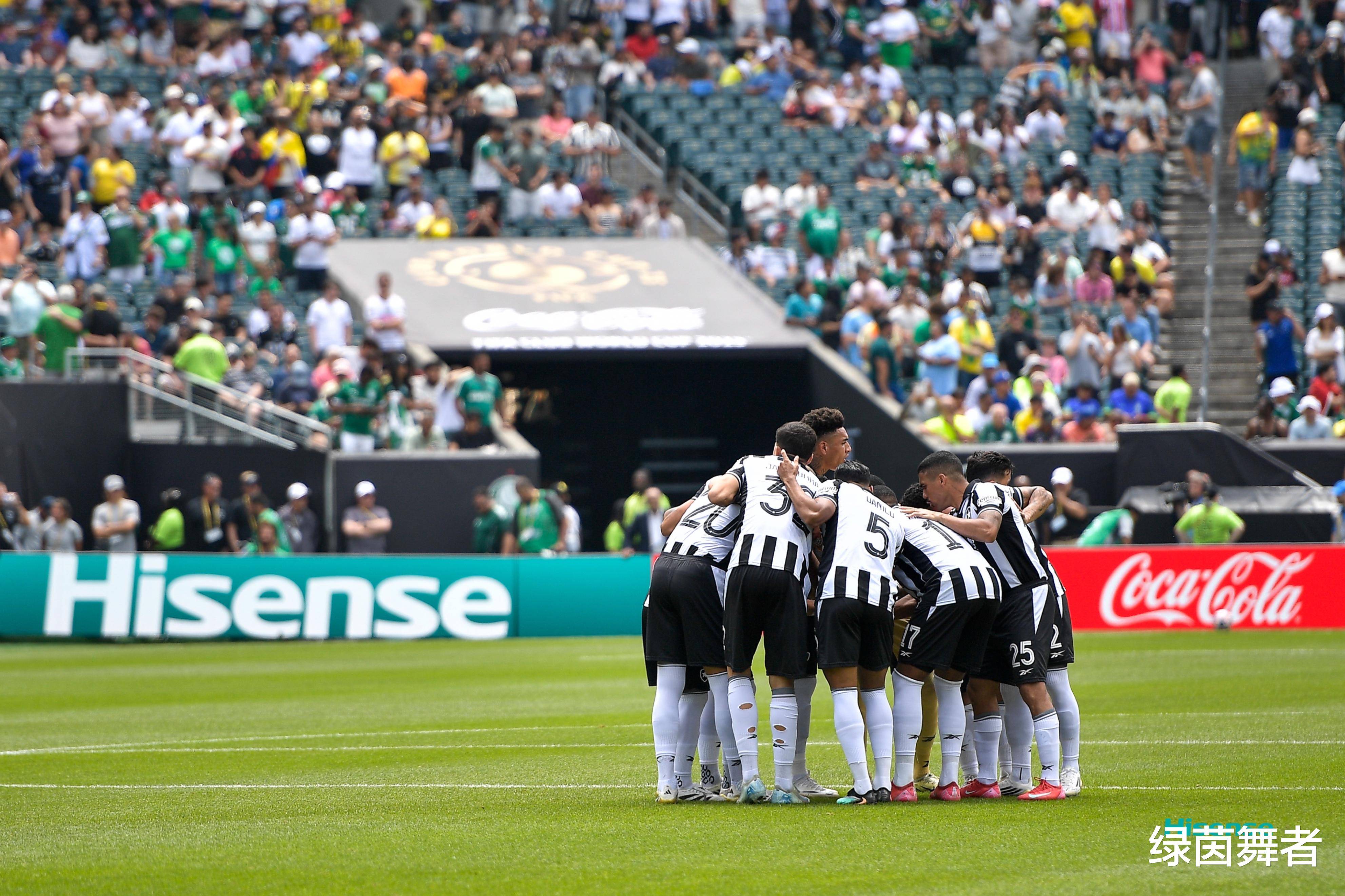 巴西队大胜荷兰队，表现抢眼