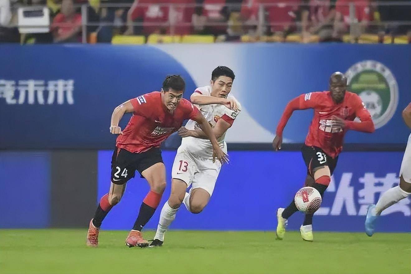 九游娱乐网页-球员在比赛中取得了反超的关键进球