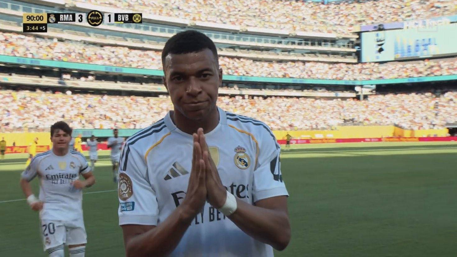 皇马压哨绝杀，双杀对手晋级半决赛