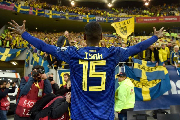 包含瑞士队在欧预赛中展现强大实力激动球迷的词条