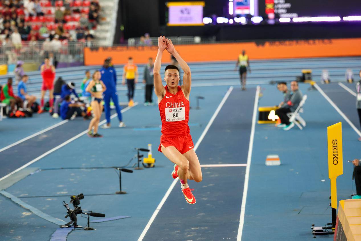 包含跳高选手改写历史，打破纪录夺金的词条