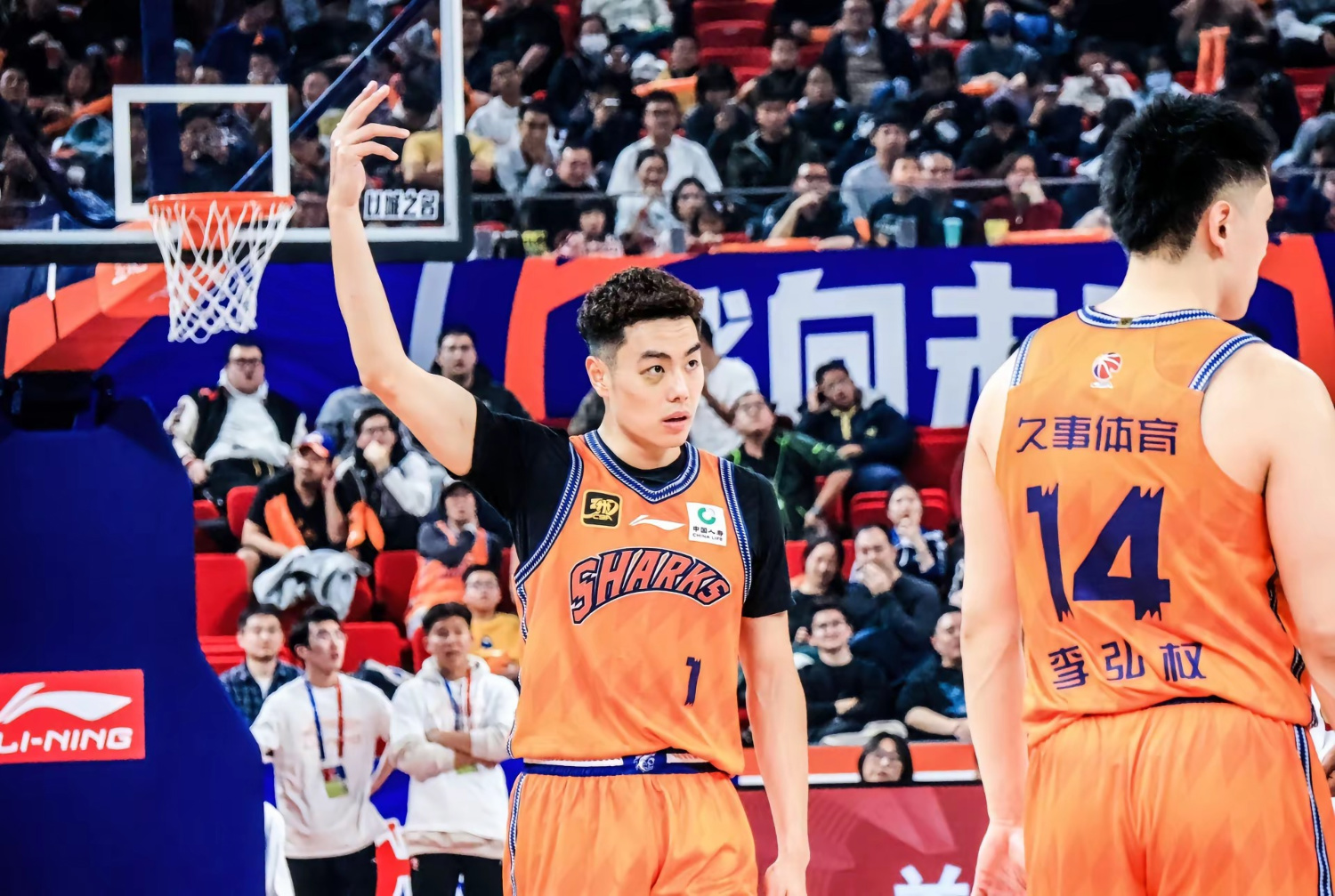九游体育APP下载-上海男篮力挫强敌，展现出色表现