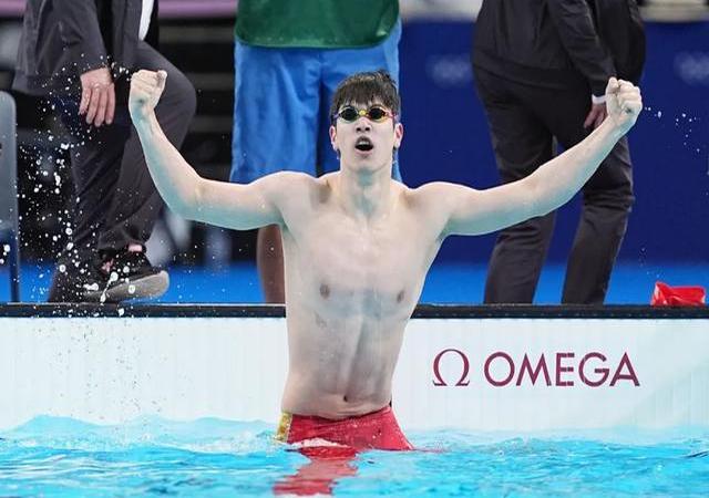 世界传奇运动员做客体育节目分享心得