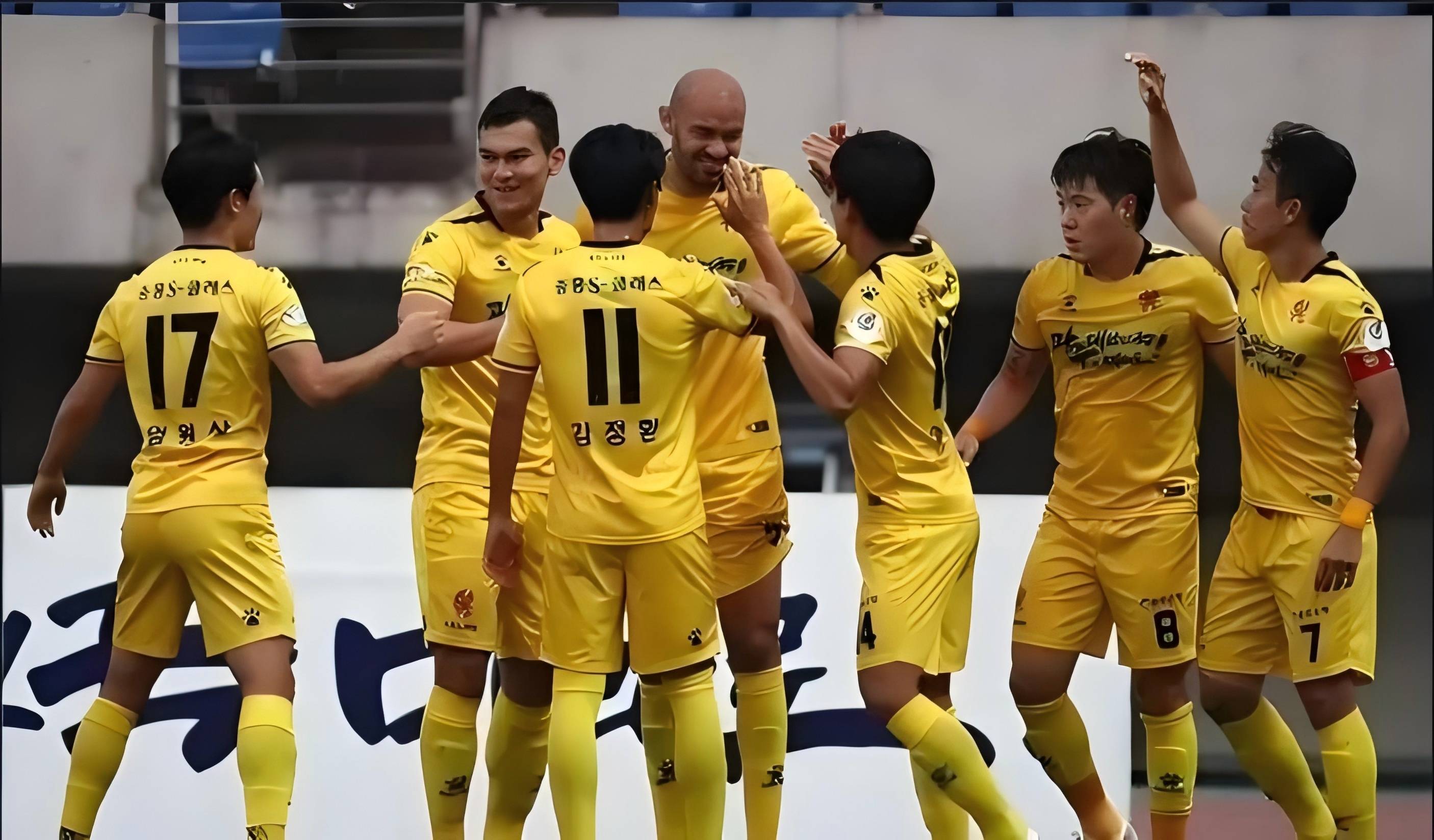 九游体育直播-球队斗志昂扬，全力以赴争夺三分的简单介绍