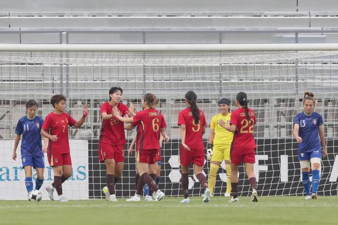 九游娱乐网页-一支实力超群的女足队冲刺冠军