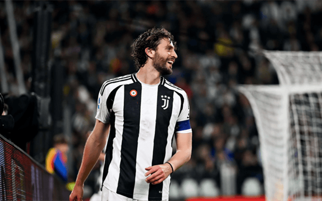 包含罗马击败帕尔马，意甲积分追赶领头羊尤文图斯的词条