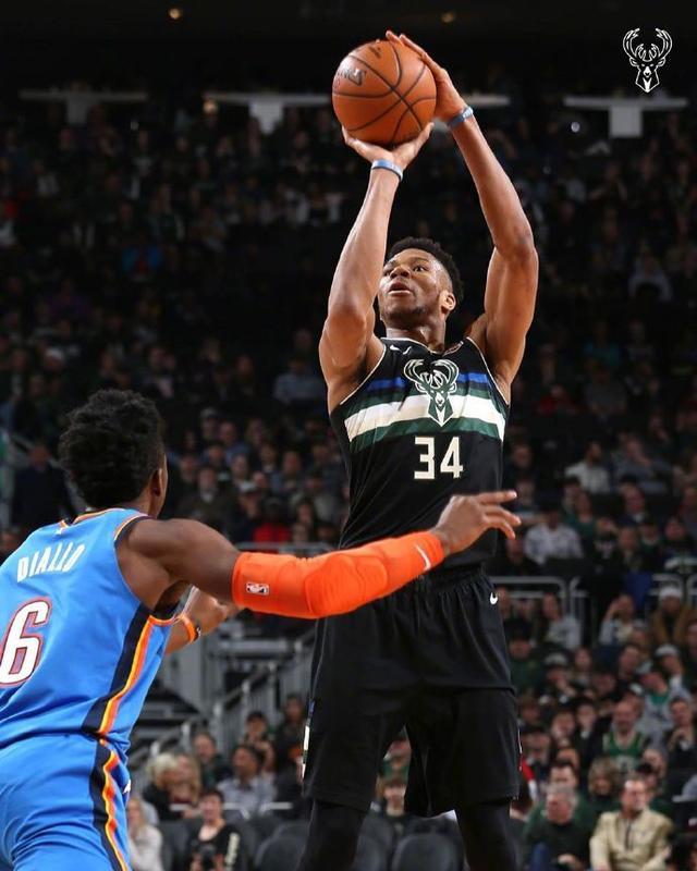 雄鹿重视整体团队合作，为夺冠默默努力