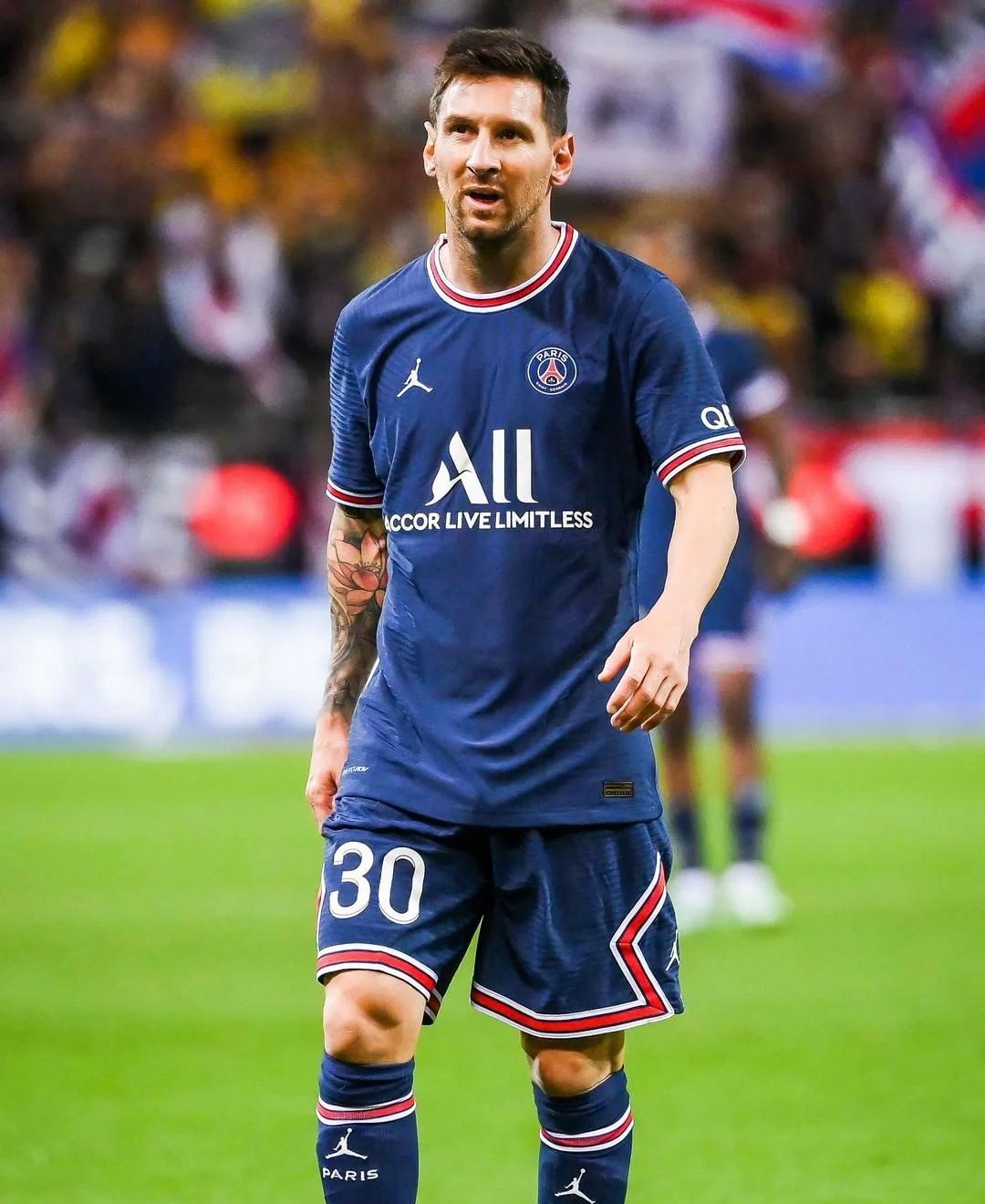 巴黎圣日耳曼逆袭晋级，梅西发挥出色