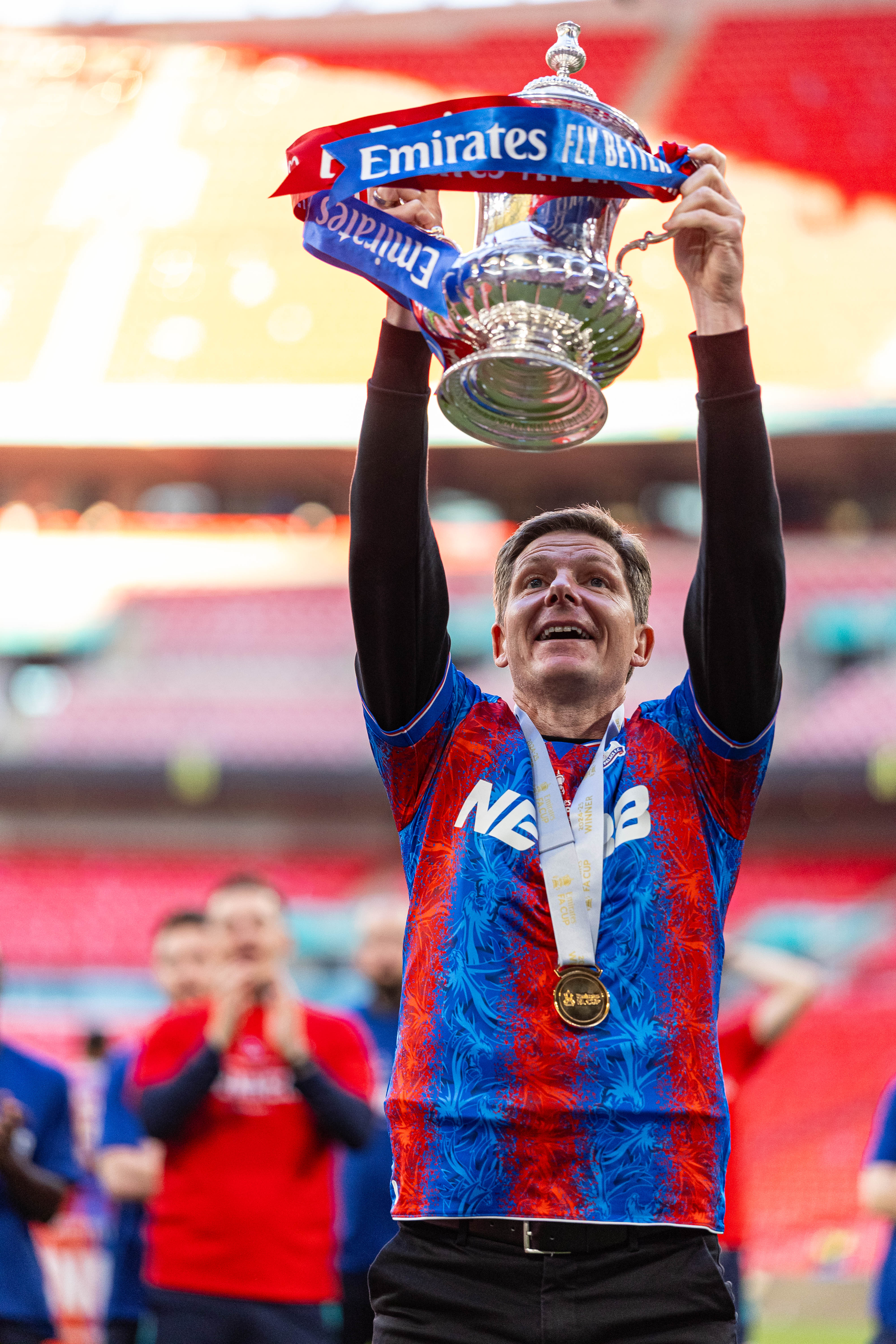 英格兰队大胜，赢得晋级资格