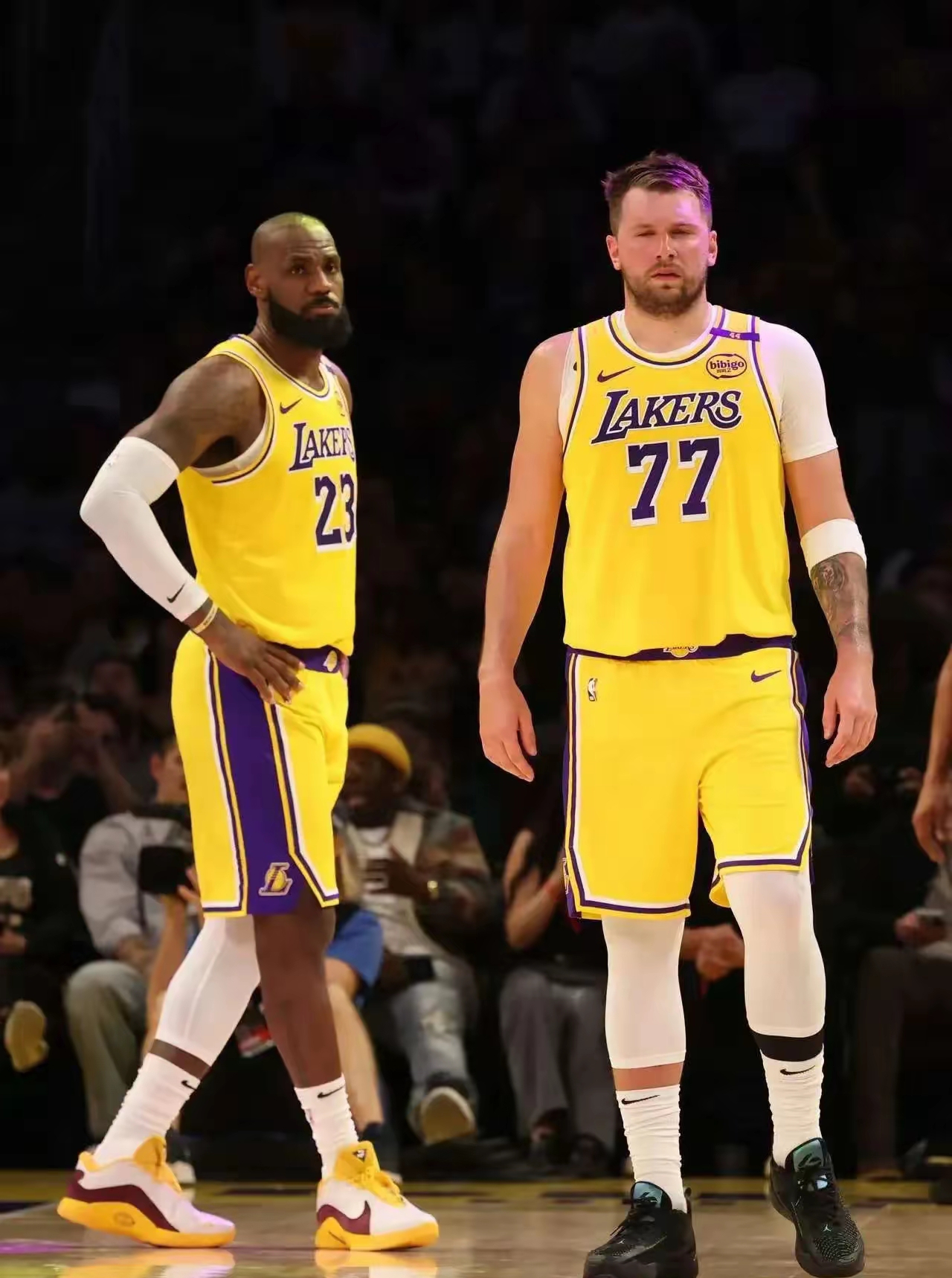 独行侠逆转湖人保持榜首位置的简单介绍