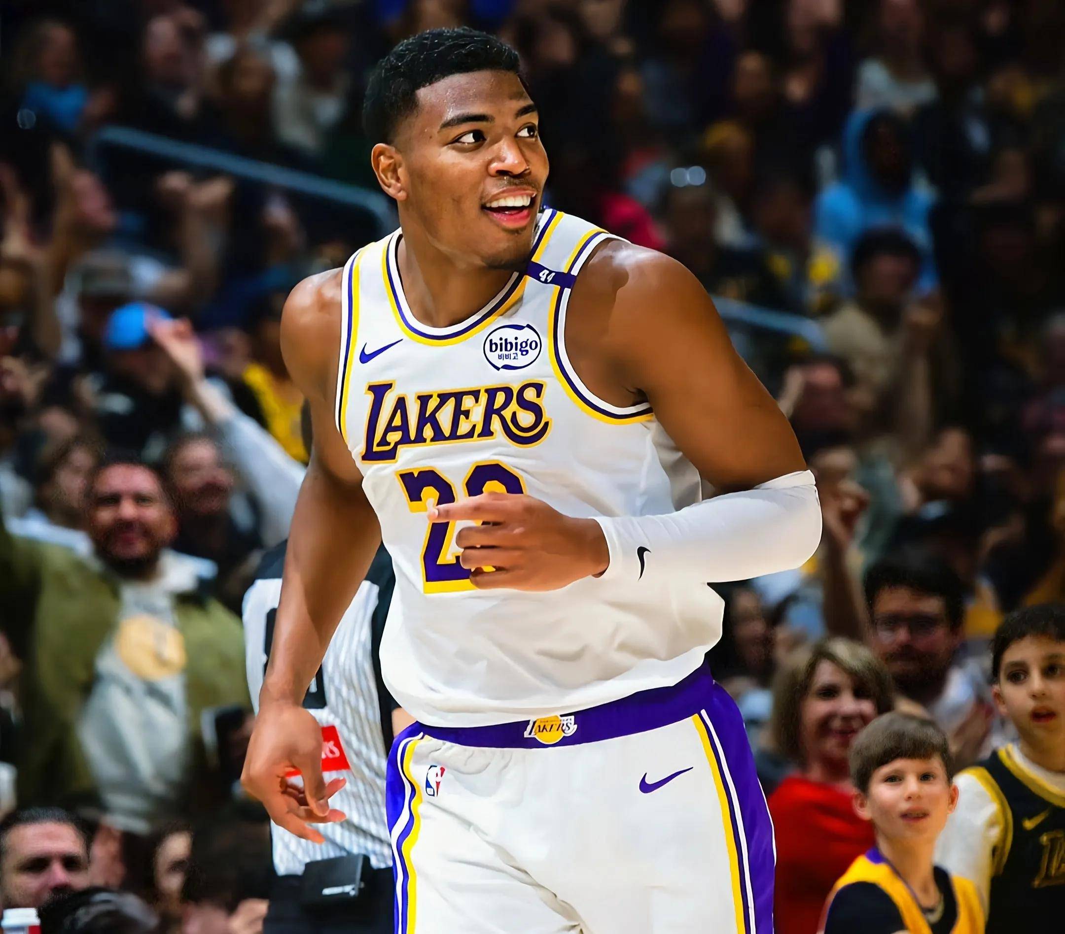 九游娱乐-詹姆斯联手浓眉，湖人击败灰熊