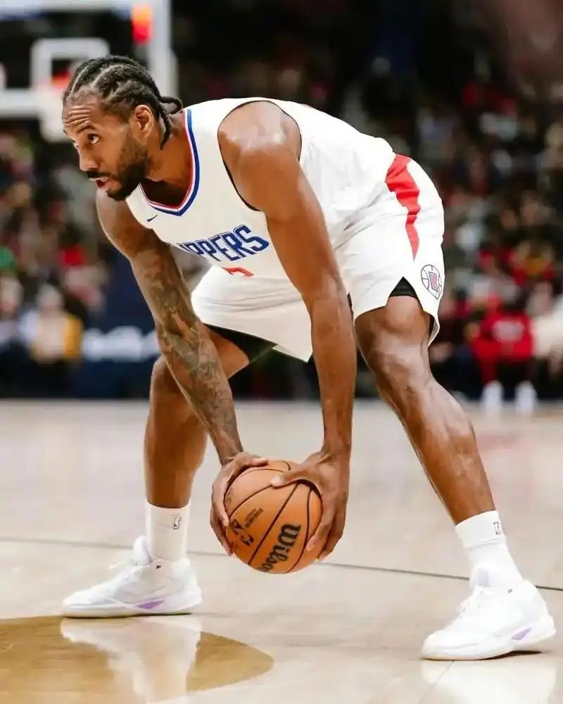 快船110-99击败老鹰