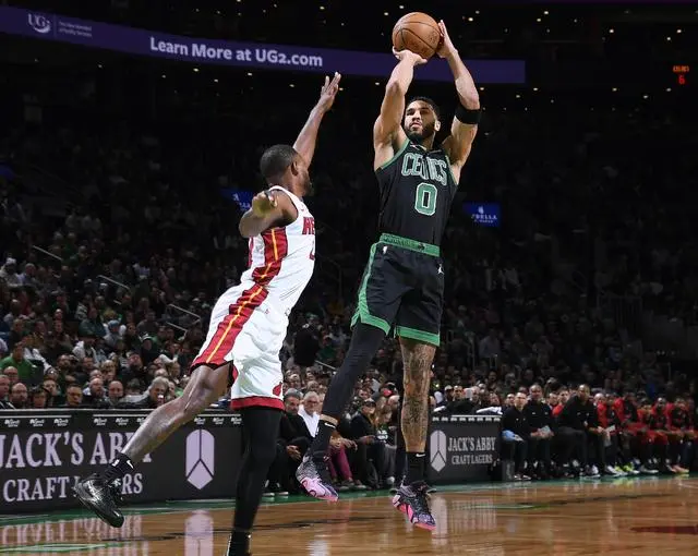 热火主场击败凯尔特人，巴特勒表现抢眼