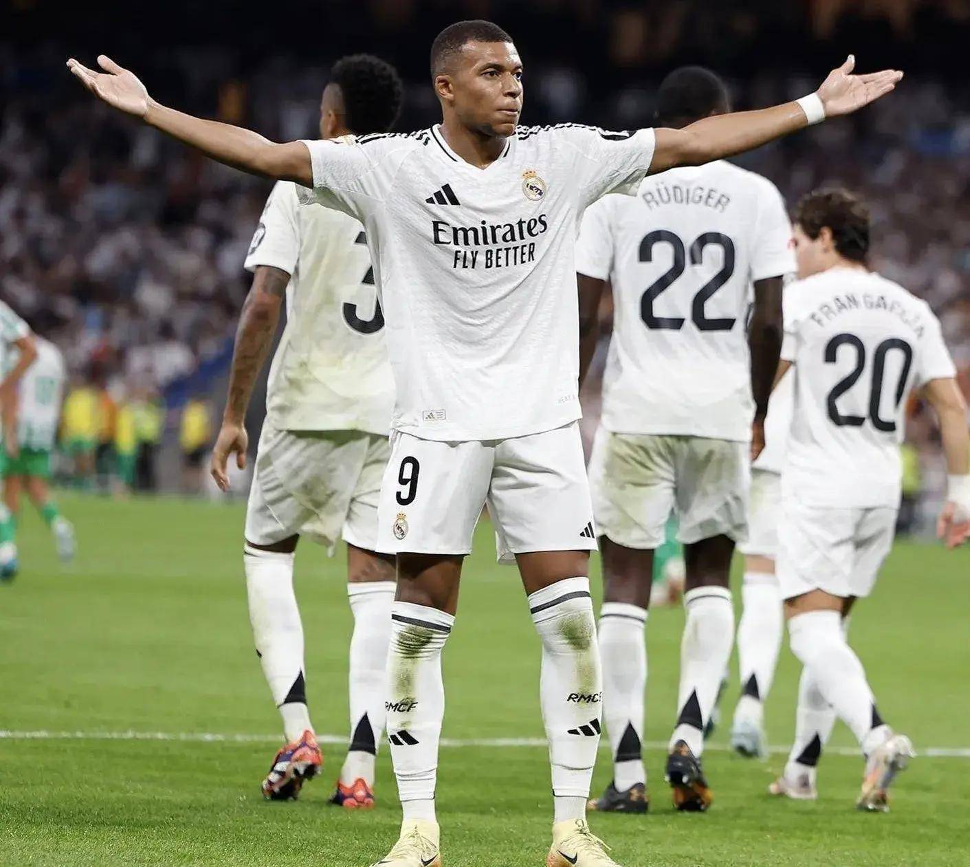 皇马客场遭遇惨败，小组晋级前景不明