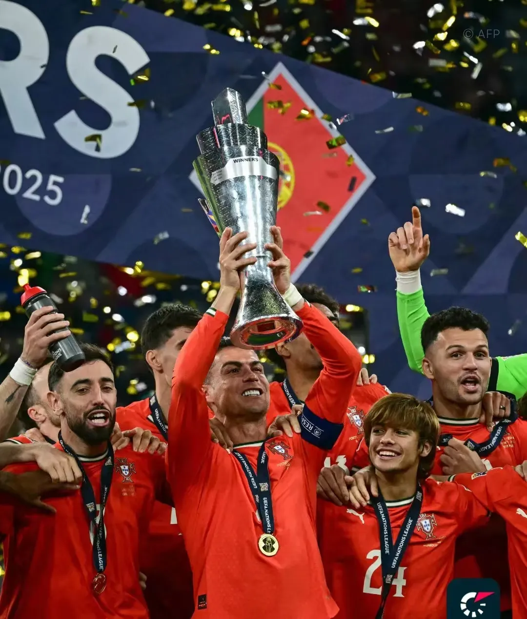 九游娱乐网页-欧锦赛比赛场上强强对战，悬念迭起