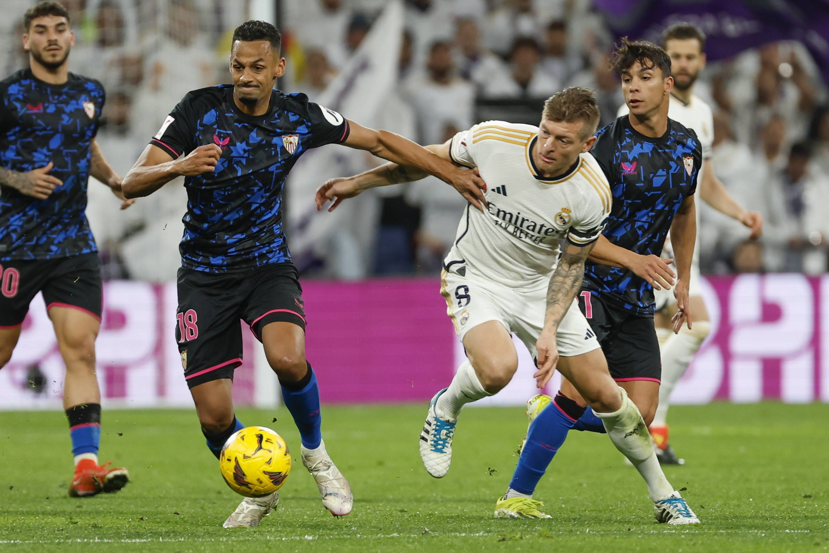 塞维利亚主场险胜巴列卡诺，保持不败