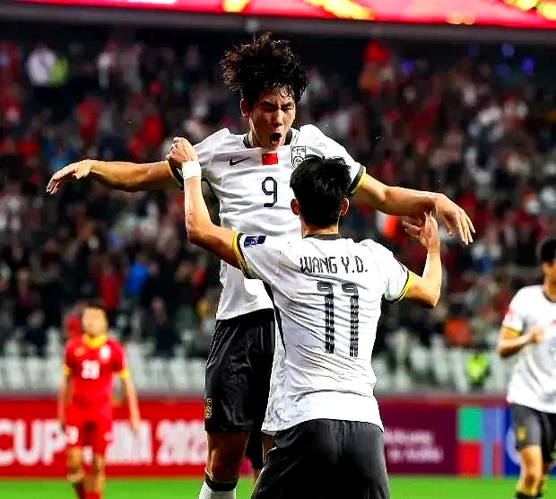 九游体育直播-包含国家队备战欧预赛，一场场实力碰撞火药味十足的词条